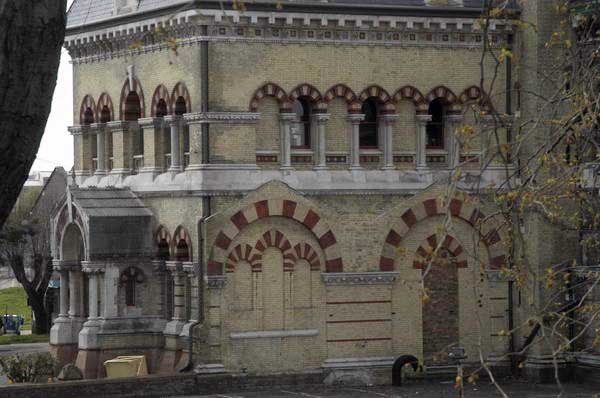 Picture © Peter Marshall, 2004