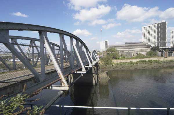 Picture © Peter Marshall, 2004