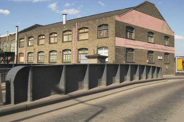 Picture © Peter Marshall, 2004