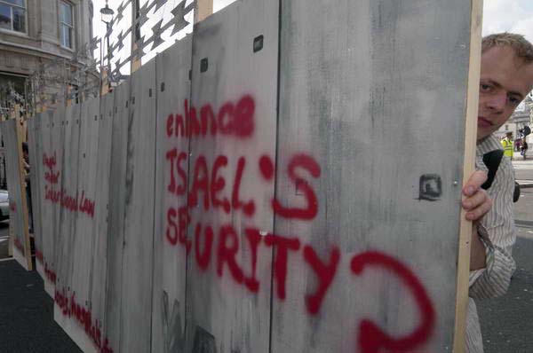 Picture © Peter Marshall, 2004