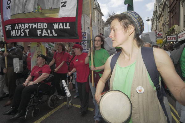 Picture © Peter Marshall, 2004