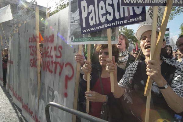 Picture © Peter Marshall, 2004