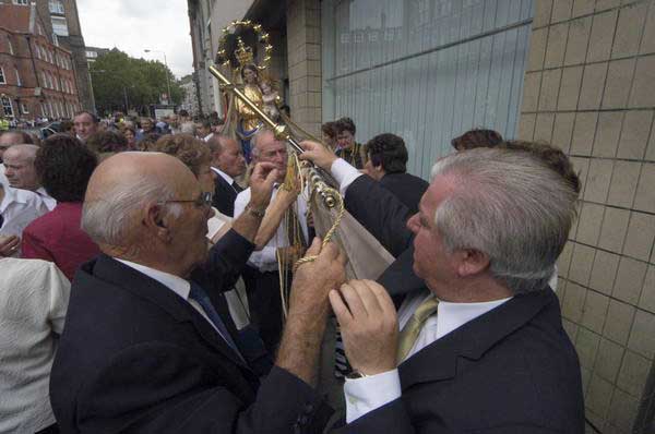 Picture © Peter Marshall, 2004