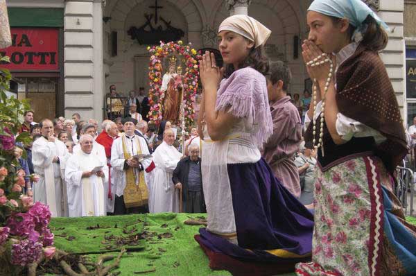 Picture © Peter Marshall, 2004