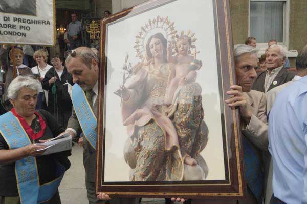 Picture © Peter Marshall, 2004