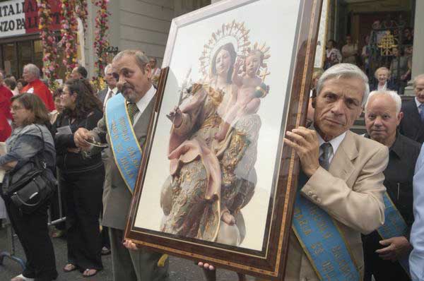 Picture © Peter Marshall, 2004