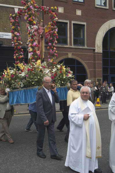 Picture © Peter Marshall, 2004