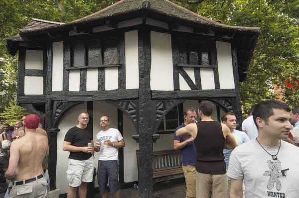 Picture © Peter Marshall, 2004