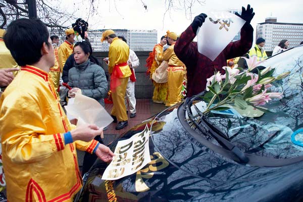 © 2006, Peter Marshall. New Year Parade