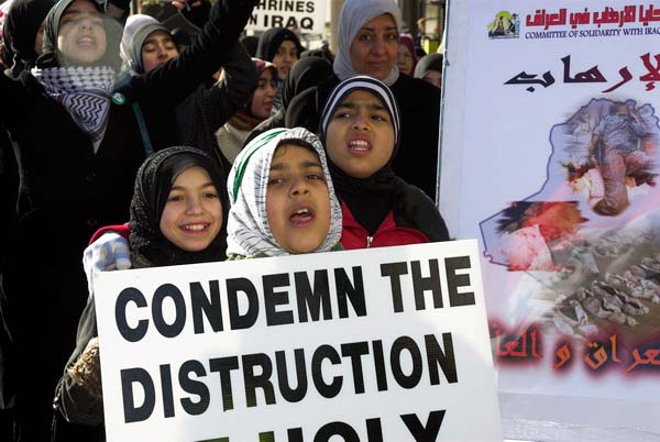 Muslims oppose Samarra bombing. © 2006, Peter Marshall