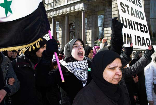 Muslims oppose Samarra bombing. © 2006, Peter Marshall