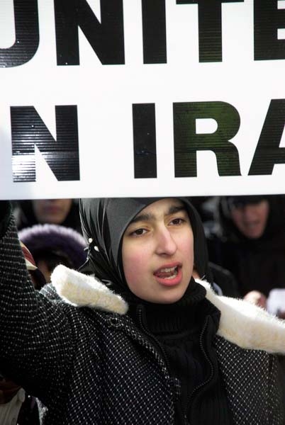 Muslims oppose Samarra bombing. © 2006, Peter Marshall