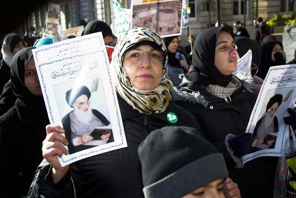 Muslims oppose Samarra bombing. © 2006, Peter Marshall