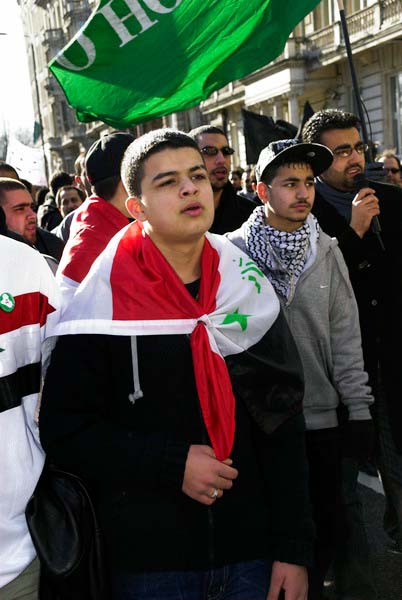 Muslims oppose Samarra bombing. © 2006, Peter Marshall