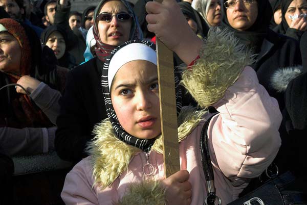 Muslims oppose Samarra bombing. © 2006, Peter Marshall