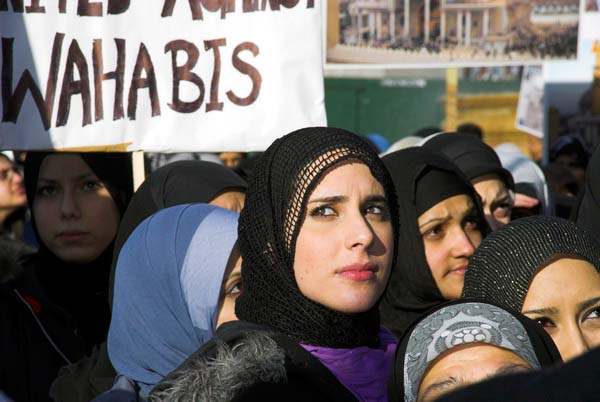 Muslims oppose Samarra bombing. © 2006, Peter Marshall