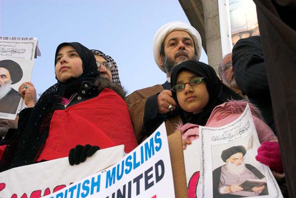 Muslims oppose Samarra bombing. © 2006, Peter Marshall