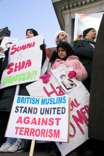 Muslims oppose Samarra bombing. © 2006, Peter Marshall