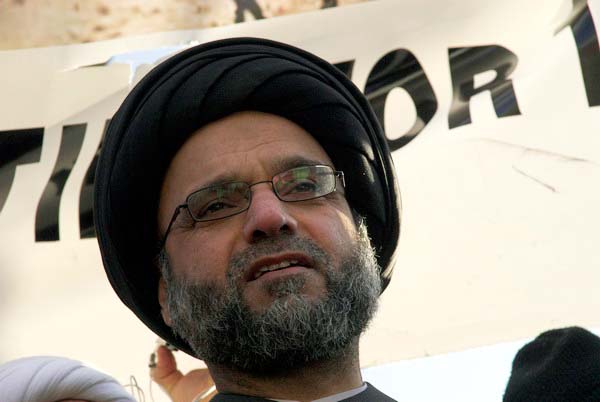 Muslims oppose Samarra bombing. © 2006, Peter Marshall