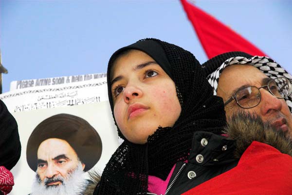Muslims oppose Samarra bombing. © 2006, Peter Marshall