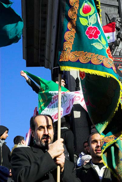 Muslims oppose Samarra bombing. © 2006, Peter Marshall