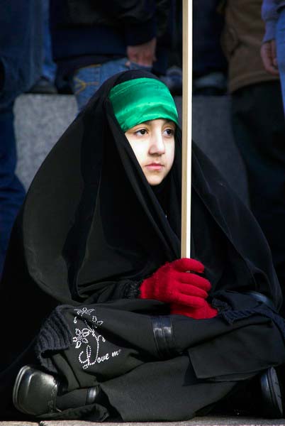 Muslims oppose Samarra bombing. © 2006, Peter Marshall