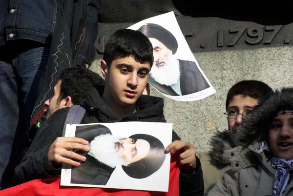 Muslims oppose Samarra bombing. © 2006, Peter Marshall