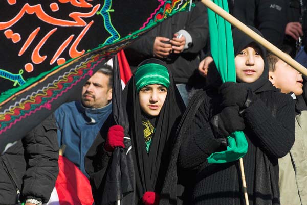 Muslims oppose Samarra bombing. © 2006, Peter Marshall