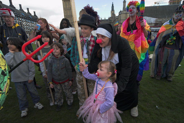 Fools Paradise Parade, London © 2006, Peter Marshall