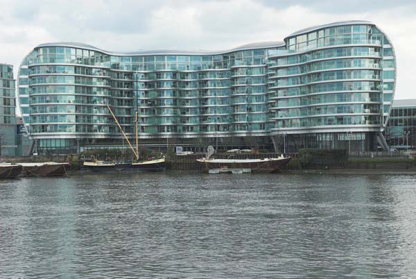 Vauxhall to Battersea © 2006, Peter Marshall