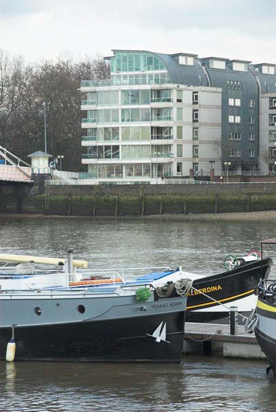 Vauxhall to Battersea © 2006, Peter Marshall