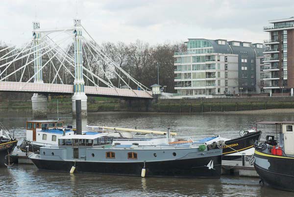 Vauxhall to Battersea © 2006, Peter Marshall