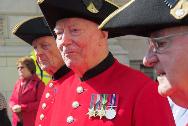 Remembrance at the Cenotaph © 2006, Peter Marshall