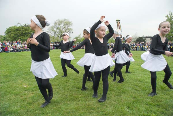 Chislehurst May Queen Ceremony © 2006, Peter Marshall