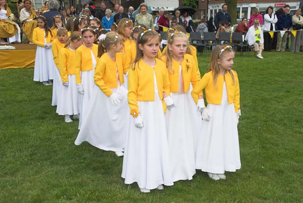 Chislehurst May Queen Ceremony © 2006, Peter Marshall