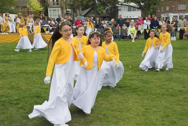 Chislehurst May Queen Ceremony © 2006, Peter Marshall
