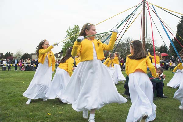 Chislehurst May Queen Ceremony © 2006, Peter Marshall