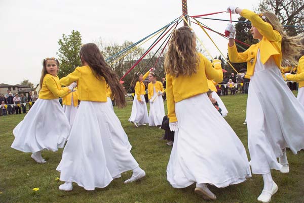 Chislehurst May Queen Ceremony © 2006, Peter Marshall