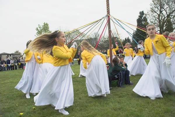 Chislehurst May Queen Ceremony © 2006, Peter Marshall
