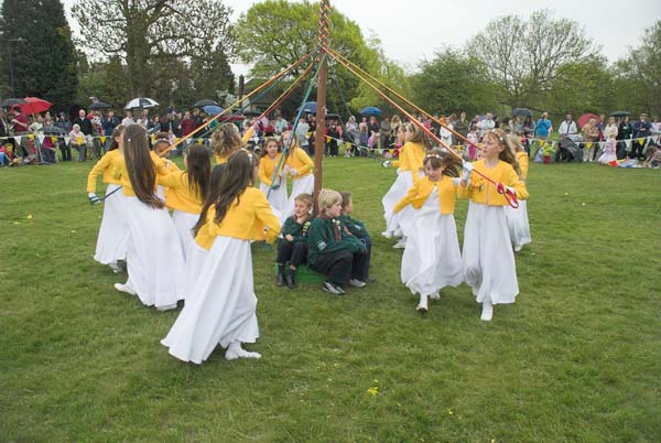 Chislehurst May Queen Ceremony © 2006, Peter Marshall