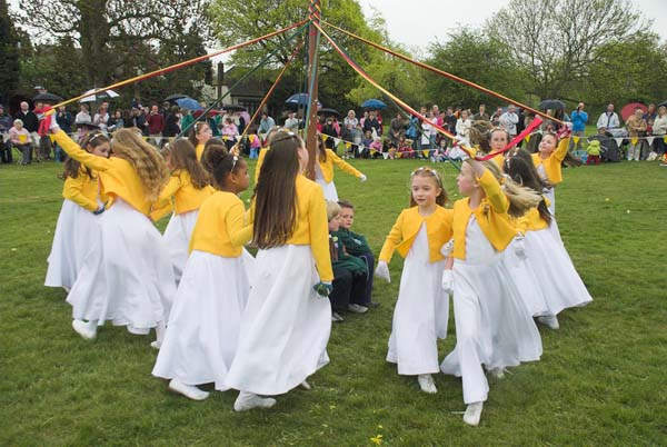 Chislehurst May Queen © 2006, Peter Marshall