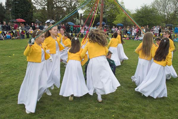 Chislehurst May Queen Ceremony © 2006, Peter Marshall