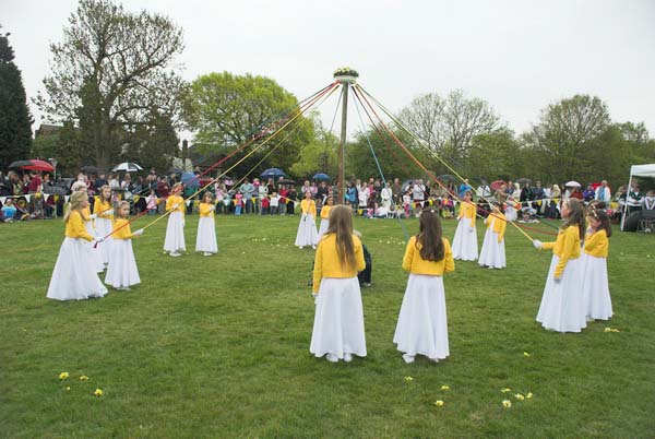 Chislehurst May Queen Ceremony © 2006, Peter Marshall