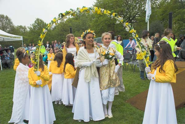 Chislehurst May Queen Ceremony © 2006, Peter Marshall