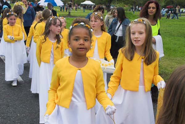 Chislehurst May Queen Ceremony © 2006, Peter Marshall