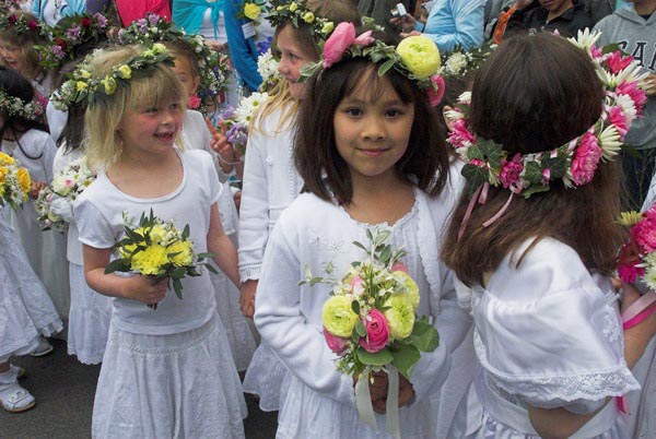 Brentham Centenary May Day Festivities © 2006, Peter Marshall