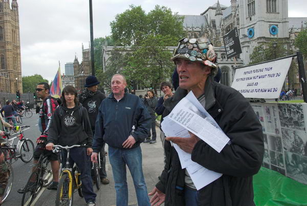 Critical Mass, London © 2006, Peter Marshall