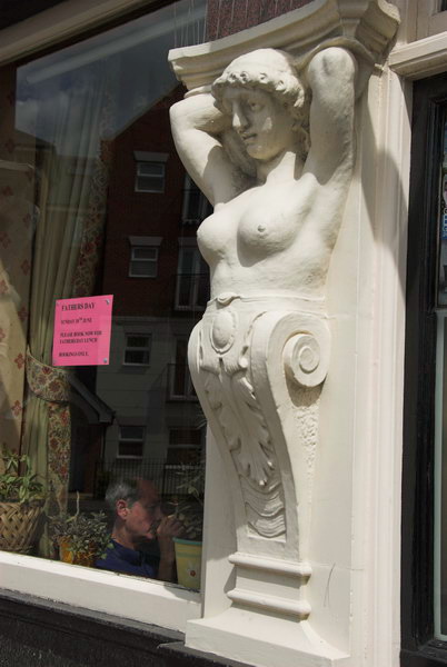 Barking and River Roding © 2006, Peter Marshall