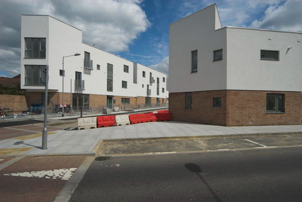 Barking and River Roding © 2006, Peter Marshall