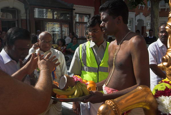 Sri Mahalakshmi Temple Chariot Festival © 2006, Peter Marshall